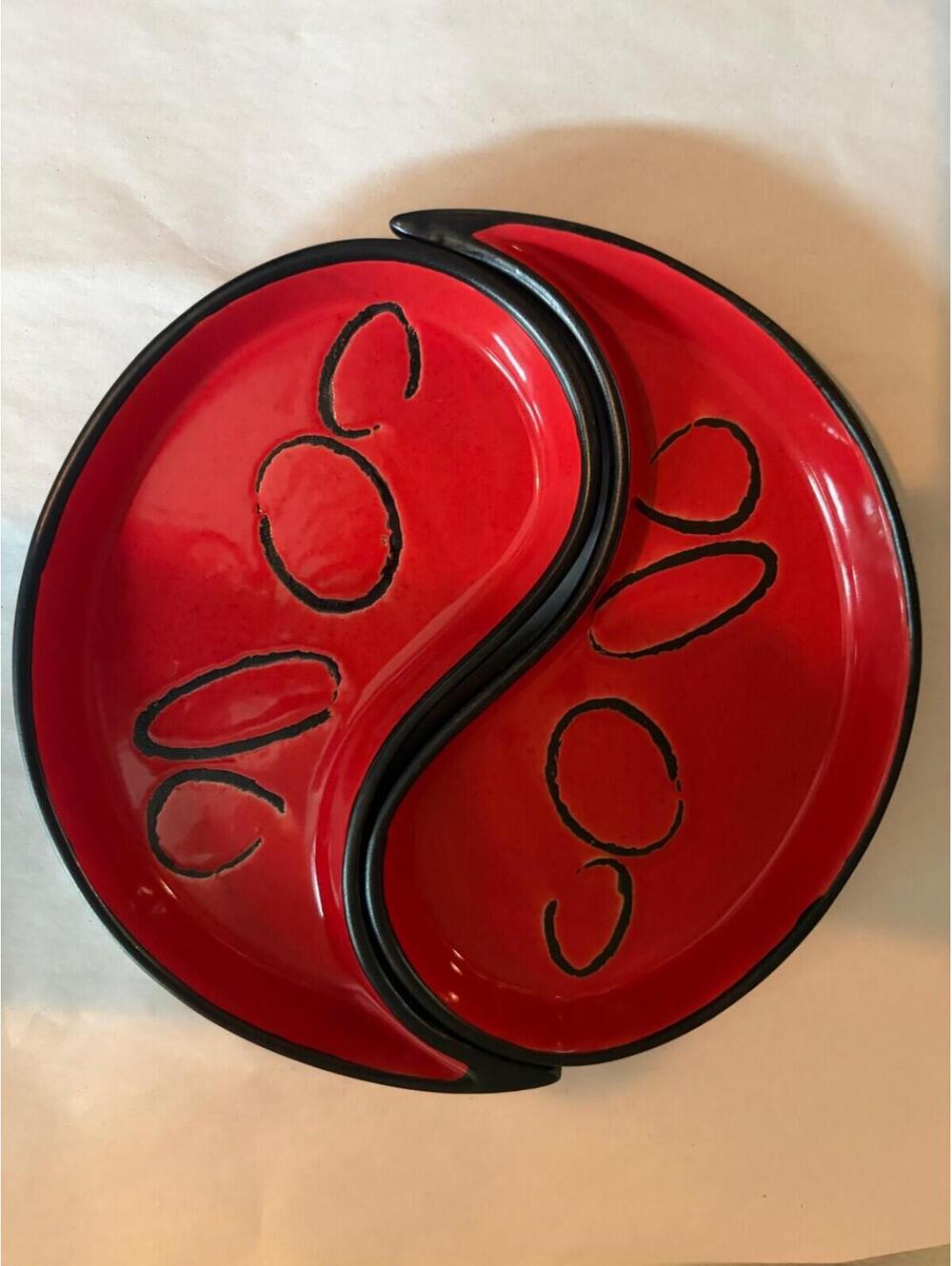 Set of 2 FLIRT By R&B Ritzenhoff Breker yin yang dishes Red Black